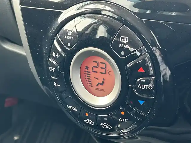 日産 ノート X DIG－S Vセレ +セーフ 福岡県 2015(平27)年 5.7万km ダークメタルグレー ・純正ナビ/（TV/CD/DVD/Bluetooth/AM/FM/SD/iPod/HDMI/AUX）/・全方位カメラ/・バックカメラ/・ETC/・ドライブレコーダー/・クルーズコントロール/・横滑り防止装置/・レーンキープアシスト/・衝突被害軽減システム/・フォグランプ/・LEDヘッドライト/・エンジンスタートボタン/・電動格納ミラー/・純正ドアバイザー/・純正アルミ/・スマートキー