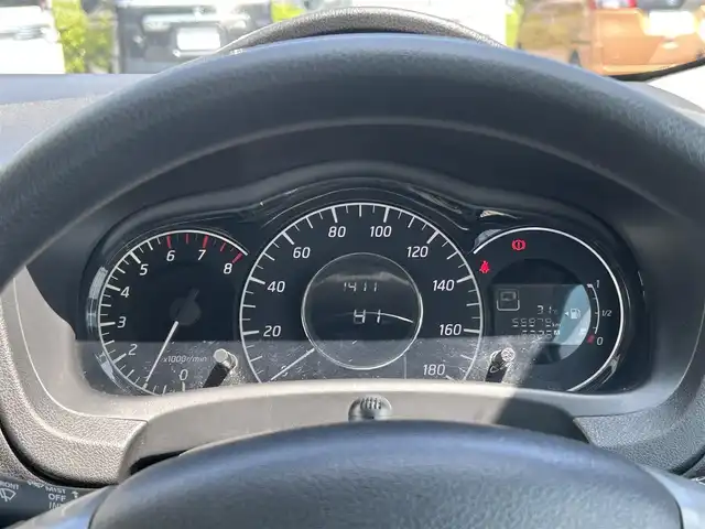 日産 ノート X DIG－S Vセレ +セーフ 福岡県 2015(平27)年 5.7万km ダークメタルグレー ・純正ナビ/（TV/CD/DVD/Bluetooth/AM/FM/SD/iPod/HDMI/AUX）/・全方位カメラ/・バックカメラ/・ETC/・ドライブレコーダー/・クルーズコントロール/・横滑り防止装置/・レーンキープアシスト/・衝突被害軽減システム/・フォグランプ/・LEDヘッドライト/・エンジンスタートボタン/・電動格納ミラー/・純正ドアバイザー/・純正アルミ/・スマートキー