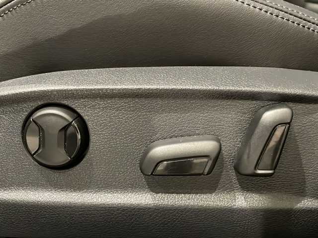 フォルクスワーゲン パサート ヴァリアント TDI ハイライン 新潟県 2018(平30)年 3.8万km ディープブラックパールエフェクト メーカーオプション/テクノロジーパッケージ/-ダイナミックライトアシスト/-アラウンドビューカメラ/-パークアシスト/-アクティブインフォディスプレイ/-電子制御式ディファレンシャルロック”XDS”/セールスポイント/バーチャルコックピット/クルーズコントロール/D席/N席パワーシート/D席/N席シートヒーター/電動リアゲート