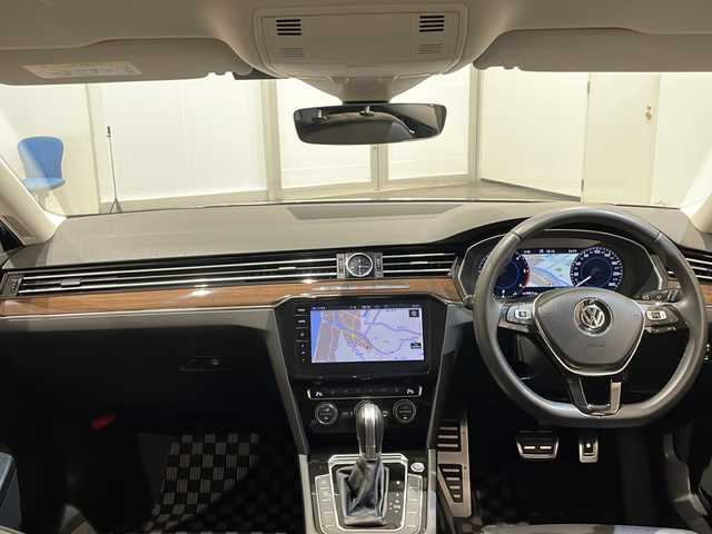 フォルクスワーゲン パサート ヴァリアント TDI ハイライン 新潟県 2018(平30)年 3.8万km ディープブラックパールエフェクト メーカーオプション/テクノロジーパッケージ/-ダイナミックライトアシスト/-アラウンドビューカメラ/-パークアシスト/-アクティブインフォディスプレイ/-電子制御式ディファレンシャルロック”XDS”/セールスポイント/バーチャルコックピット/クルーズコントロール/D席/N席パワーシート/D席/N席シートヒーター/電動リアゲート