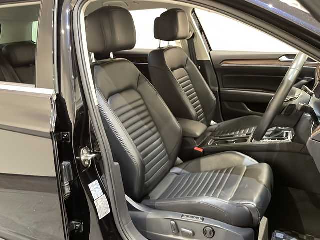 フォルクスワーゲン パサート ヴァリアント TDI ハイライン 新潟県 2018(平30)年 3.8万km ディープブラックパールエフェクト メーカーオプション/テクノロジーパッケージ/-ダイナミックライトアシスト/-アラウンドビューカメラ/-パークアシスト/-アクティブインフォディスプレイ/-電子制御式ディファレンシャルロック”XDS”/セールスポイント/バーチャルコックピット/クルーズコントロール/D席/N席パワーシート/D席/N席シートヒーター/電動リアゲート