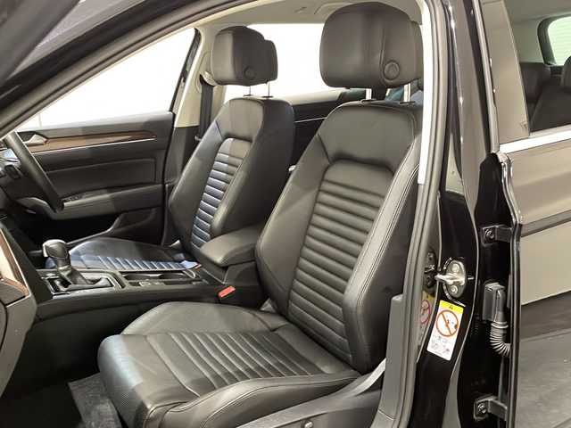 フォルクスワーゲン パサート ヴァリアント TDI ハイライン 新潟県 2018(平30)年 3.8万km ディープブラックパールエフェクト メーカーオプション/テクノロジーパッケージ/-ダイナミックライトアシスト/-アラウンドビューカメラ/-パークアシスト/-アクティブインフォディスプレイ/-電子制御式ディファレンシャルロック”XDS”/セールスポイント/バーチャルコックピット/クルーズコントロール/D席/N席パワーシート/D席/N席シートヒーター/電動リアゲート
