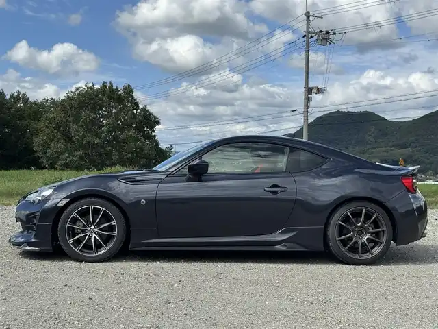 トヨタ ８６ GT 兵庫県 2016(平28)年 6.2万km ダークグレーメタリック モデリスタエアロ(F/R)/TRDエアロ(S)/TRD車高調/TRDフロントタワーバー/TRDモーションコントロールビーム/フロント純正17インチAW/リアWeds18インチAW/純正ナビ/バックカメラ/地デジTV/ETC/LEDヘッドライト/AUTOライト