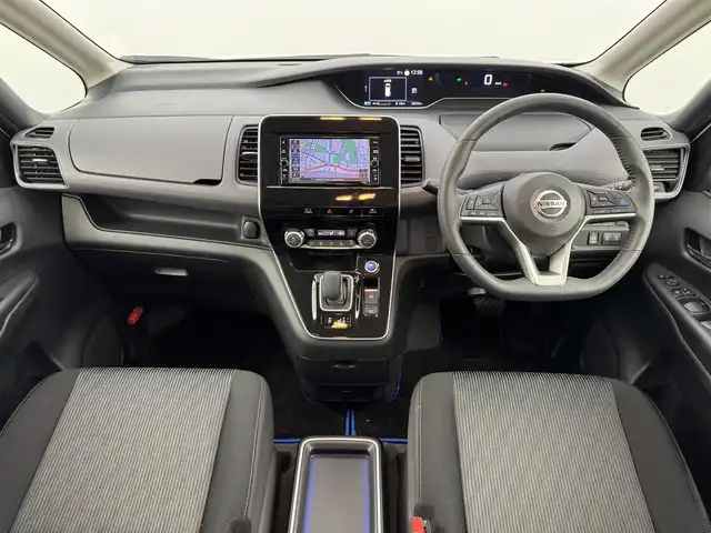 日産 セレナ e－パワー ハイウェイスター V 福岡県 2020(令2)年 2.9万km ホワイト 純正ナビ（フルセグＴＶ、ＢＴ）　/ビルトインＥＴＣ　/デジタルルームミラー　/前後ドライブレコーダー　/アラウンドビューモニター　/プロパイロット　/両側パワースライドドア　/クルーズコントロール　/コーナーセンサー