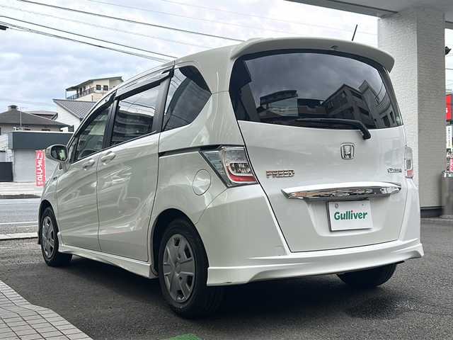 ホンダ フリード ハイブリット ジャストセレクション 高知県 2013(平25)年 9.4万km ホワイトオーキッドパール 純正ナビ/・フルセグTV/・CD/DVD/・バックカメラ/ETC/前後ドラレコ/クルコン/両側パワースライドドア/７人乗り/オートライト/純正フロアマット/リモコンキー/ハーフレザーシート