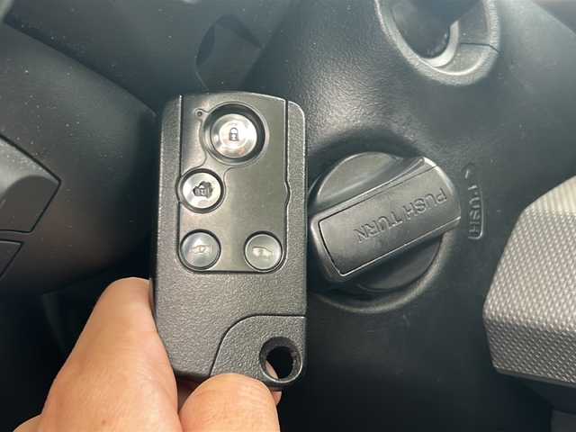 ホンダ フリード ハイブリット ジャストセレクション 高知県 2013(平25)年 9.4万km ホワイトオーキッドパール 純正ナビ/・フルセグTV/・CD/DVD/・バックカメラ/ETC/前後ドラレコ/クルコン/両側パワースライドドア/７人乗り/オートライト/純正フロアマット/リモコンキー/ハーフレザーシート