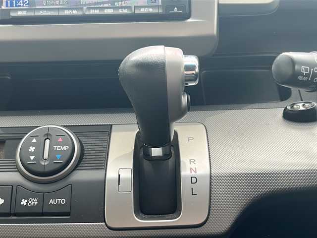 ホンダ フリード ハイブリット ジャストセレクション 高知県 2013(平25)年 9.4万km ホワイトオーキッドパール 純正ナビ/・フルセグTV/・CD/DVD/・バックカメラ/ETC/前後ドラレコ/クルコン/両側パワースライドドア/７人乗り/オートライト/純正フロアマット/リモコンキー/ハーフレザーシート