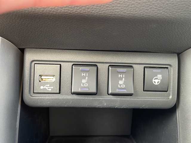 トヨタ カローラ クロス ハイブリッド Z 富山県 2023(令5)年 6.7万km アティチュードブラックマイカ 禁煙車/ワンオーナー/純正ディスプレイオーディオ/BlueToth/バックカメラ/トヨタセーフティセンス/レーダークルーズコントロール/レーンキープアシスト/衝突軽減ブレーキ/コーナーセンサー/パーキングアシスト/純正アルミホイール/純正フロアマット/電動リアゲート/ルーフレール/シートヒーター/パワーシート/ＥＴＣ/オートライト/オートマチックハイビーム/プッシュスタート/スマートキー/スペアキー/保証書・記録簿/取扱説明書