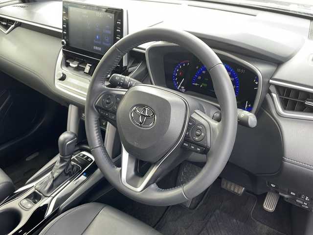 トヨタ カローラ クロス ハイブリッド Z 富山県 2023(令5)年 6.7万km アティチュードブラックマイカ 禁煙車/ワンオーナー/純正ディスプレイオーディオ/BlueToth/バックカメラ/トヨタセーフティセンス/レーダークルーズコントロール/レーンキープアシスト/衝突軽減ブレーキ/コーナーセンサー/パーキングアシスト/純正アルミホイール/純正フロアマット/電動リアゲート/ルーフレール/シートヒーター/パワーシート/ＥＴＣ/オートライト/オートマチックハイビーム/プッシュスタート/スマートキー/スペアキー/保証書・記録簿/取扱説明書