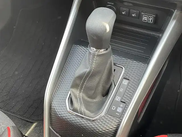 ダイハツ ロッキー G 愛知県 2021(令3)年 6.7万km ブラックマイカメタリック/コンパーノレッド 純正ディスプレイオーディオ/Bluetooth　バックカメラ　全方位カメラ　フルセグTV/ドライブレコーダー/シートヒーター/純正アルミホイール/純正フロアマット/ETC/スペアキー有/ACC/レーンキープアシスト/コーナーセンサー