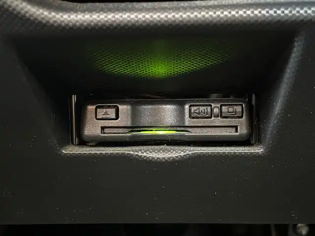 ダイハツ ロッキー G 愛知県 2021(令3)年 6.7万km ブラックマイカメタリック/コンパーノレッド 純正ディスプレイオーディオ/Bluetooth　バックカメラ　全方位カメラ　フルセグTV/ドライブレコーダー/シートヒーター/純正アルミホイール/純正フロアマット/ETC/スペアキー有/ACC/レーンキープアシスト/コーナーセンサー