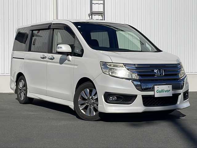 ホンダ ステップワゴン スパーダ Z 三重県 2013(平25)年 14.2万km ホワイトオーキッドパール 純正9インチナビ/バックカメラ/両側パワースライドドア/スペアキー/アイドリングストップ/ECON/横滑り防止装置/革巻きステアリング/パドルシフト/オートライト/フォグランプ/MTモード付AT/純正フロアマット/純正AW/ドアバイザー/電動格納ウィンカーミラー/フルセグTV/CD.DVD再生/禁煙車