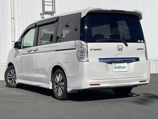 ホンダ ステップワゴン スパーダ Z 三重県 2013(平25)年 14.2万km ホワイトオーキッドパール 純正9インチナビ/バックカメラ/両側パワースライドドア/スペアキー/アイドリングストップ/ECON/横滑り防止装置/革巻きステアリング/パドルシフト/オートライト/フォグランプ/MTモード付AT/純正フロアマット/純正AW/ドアバイザー/電動格納ウィンカーミラー/フルセグTV/CD.DVD再生/禁煙車