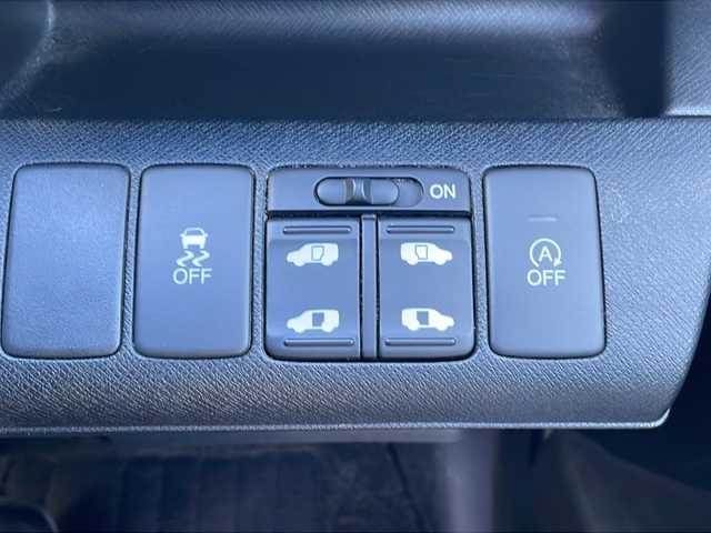 ホンダ ステップワゴン スパーダ Z 三重県 2013(平25)年 14.2万km ホワイトオーキッドパール 純正9インチナビ/バックカメラ/両側パワースライドドア/スペアキー/アイドリングストップ/ECON/横滑り防止装置/革巻きステアリング/パドルシフト/オートライト/フォグランプ/MTモード付AT/純正フロアマット/純正AW/ドアバイザー/電動格納ウィンカーミラー/フルセグTV/CD.DVD再生/禁煙車