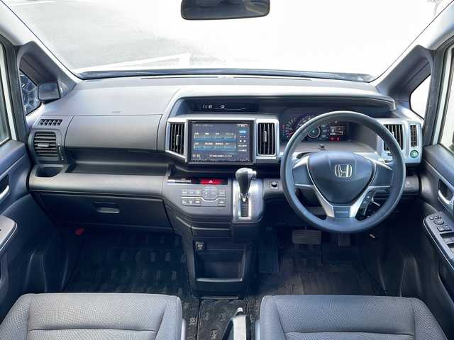 ホンダ ステップワゴン スパーダ Z 三重県 2013(平25)年 14.2万km ホワイトオーキッドパール 純正9インチナビ/バックカメラ/両側パワースライドドア/スペアキー/アイドリングストップ/ECON/横滑り防止装置/革巻きステアリング/パドルシフト/オートライト/フォグランプ/MTモード付AT/純正フロアマット/純正AW/ドアバイザー/電動格納ウィンカーミラー/フルセグTV/CD.DVD再生/禁煙車