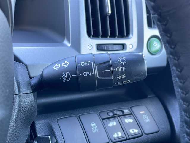 ホンダ ステップワゴン スパーダ Z 三重県 2013(平25)年 14.2万km ホワイトオーキッドパール 純正9インチナビ/バックカメラ/両側パワースライドドア/スペアキー/アイドリングストップ/ECON/横滑り防止装置/革巻きステアリング/パドルシフト/オートライト/フォグランプ/MTモード付AT/純正フロアマット/純正AW/ドアバイザー/電動格納ウィンカーミラー/フルセグTV/CD.DVD再生/禁煙車