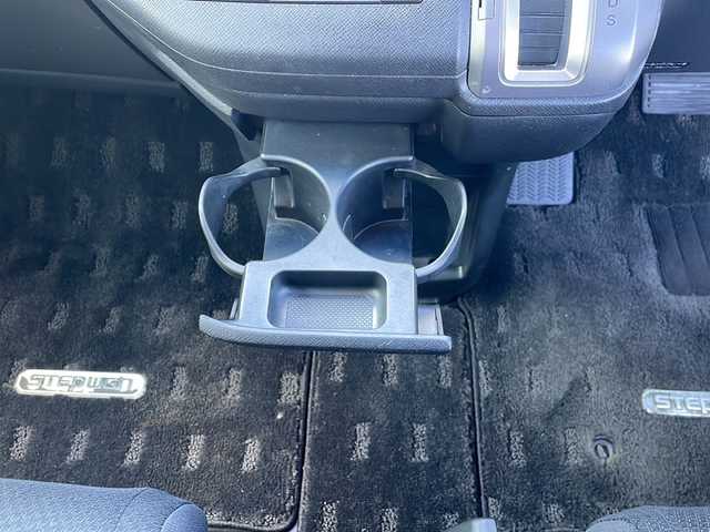 ホンダ ステップワゴン スパーダ Z 三重県 2013(平25)年 14.2万km ホワイトオーキッドパール 純正9インチナビ/バックカメラ/両側パワースライドドア/スペアキー/アイドリングストップ/ECON/横滑り防止装置/革巻きステアリング/パドルシフト/オートライト/フォグランプ/MTモード付AT/純正フロアマット/純正AW/ドアバイザー/電動格納ウィンカーミラー/フルセグTV/CD.DVD再生/禁煙車