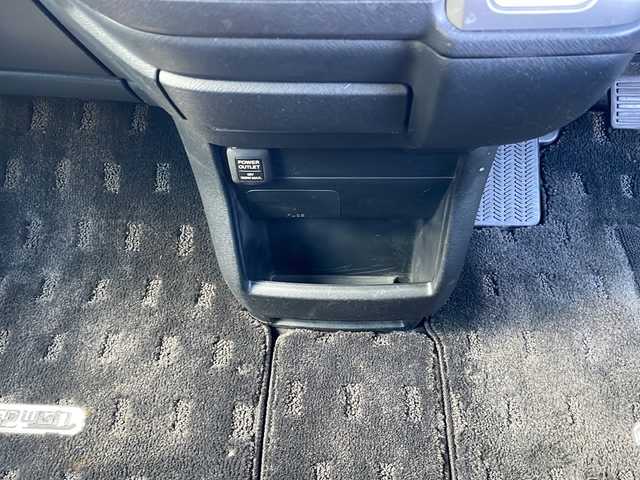 ホンダ ステップワゴン スパーダ Z 三重県 2013(平25)年 14.2万km ホワイトオーキッドパール 純正9インチナビ/バックカメラ/両側パワースライドドア/スペアキー/アイドリングストップ/ECON/横滑り防止装置/革巻きステアリング/パドルシフト/オートライト/フォグランプ/MTモード付AT/純正フロアマット/純正AW/ドアバイザー/電動格納ウィンカーミラー/フルセグTV/CD.DVD再生/禁煙車