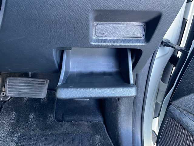 ホンダ ステップワゴン スパーダ Z 三重県 2013(平25)年 14.2万km ホワイトオーキッドパール 純正9インチナビ/バックカメラ/両側パワースライドドア/スペアキー/アイドリングストップ/ECON/横滑り防止装置/革巻きステアリング/パドルシフト/オートライト/フォグランプ/MTモード付AT/純正フロアマット/純正AW/ドアバイザー/電動格納ウィンカーミラー/フルセグTV/CD.DVD再生/禁煙車