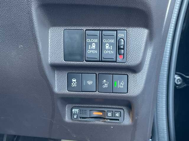 ホンダ フリード G ホンダセンシング 千葉県 2020(令2)年 5.6万km クリスタルブラックパール ナビVXM-204VFi　バックカメラ　両側パワースライドドア　シートヒーター　DVD　BT　USB　レーダークルーズ　ETC　LEDライト　オートライト　ホンダセンシング　スマートキー