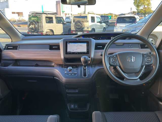 ホンダ フリード G ホンダセンシング 千葉県 2020(令2)年 5.6万km クリスタルブラックパール ナビVXM-204VFi　バックカメラ　両側パワースライドドア　シートヒーター　DVD　BT　USB　レーダークルーズ　ETC　LEDライト　オートライト　ホンダセンシング　スマートキー