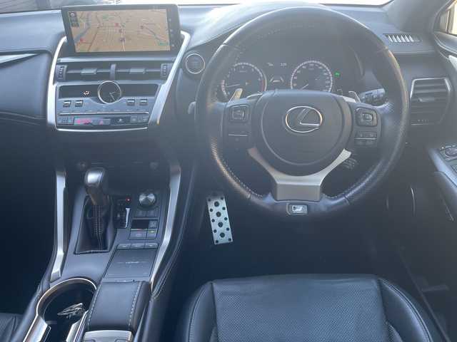 レクサス ＮＸ 300 Fスポーツ 高知県 2020(令2)年 3.4万km ホワイトノーヴァガラスフレーク メーカーナビ/【AM/FM/CD/DVD/SD/USB/BT/フルセグTV】/アラウンドビューモニター/3眼LEDヘッドライト/オートハイビーム/レクサスセーフティ・レーダークルーズコントロール/ブラインドスポットモニター/パワーバックドア/前席シートヒーター＆エアシート/前席パワーシート/ステアリングヒーター/パドルシフト/ステアリングスイッチ/電動格納ミラー/電動パーキングブレーキ/ホールド機能/前後ドラレコ