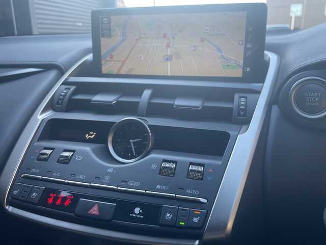 レクサス ＮＸ 300 Fスポーツ 高知県 2020(令2)年 3.4万km ホワイトノーヴァガラスフレーク メーカーナビ/【AM/FM/CD/DVD/SD/USB/BT/フルセグTV】/アラウンドビューモニター/3眼LEDヘッドライト/オートハイビーム/レクサスセーフティ・レーダークルーズコントロール/ブラインドスポットモニター/パワーバックドア/前席シートヒーター＆エアシート/前席パワーシート/ステアリングヒーター/パドルシフト/ステアリングスイッチ/電動格納ミラー/電動パーキングブレーキ/ホールド機能/前後ドラレコ