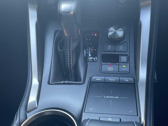 レクサス ＮＸ 300 Fスポーツ 高知県 2020(令2)年 3.4万km ホワイトノーヴァガラスフレーク メーカーナビ/【AM/FM/CD/DVD/SD/USB/BT/フルセグTV】/アラウンドビューモニター/3眼LEDヘッドライト/オートハイビーム/レクサスセーフティ・レーダークルーズコントロール/ブラインドスポットモニター/パワーバックドア/前席シートヒーター＆エアシート/前席パワーシート/ステアリングヒーター/パドルシフト/ステアリングスイッチ/電動格納ミラー/電動パーキングブレーキ/ホールド機能/前後ドラレコ