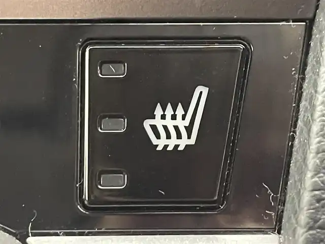 スバル アウトバック ベース 道央・札幌 2015(平27)年 7万km クリスタルブラックシリカ ・４WD/・社外メモリナビ（AVIC-RZ０９）/　CD/DVD/BT/フルセグ/・バックカメラ/・ビルトインETC/・アイサイト/・衝突軽減ブレーキ/・レーダークルーズコントロール/・レーンキープアシスト/・横滑り防止装置/・アイドリングストップ/・ヒルスタートアシスト/・X-MODE/・全席シートヒーター/・前席パワーシート/・運転席シートメモリー/・純正フロアマット/・LEDヘッドライト/・フォグライト（F/R）/・スマートキー/・プッシュスタート