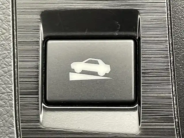 スバル アウトバック ベース 道央・札幌 2015(平27)年 7万km クリスタルブラックシリカ ・４WD/・社外メモリナビ（AVIC-RZ０９）/　CD/DVD/BT/フルセグ/・バックカメラ/・ビルトインETC/・アイサイト/・衝突軽減ブレーキ/・レーダークルーズコントロール/・レーンキープアシスト/・横滑り防止装置/・アイドリングストップ/・ヒルスタートアシスト/・X-MODE/・全席シートヒーター/・前席パワーシート/・運転席シートメモリー/・純正フロアマット/・LEDヘッドライト/・フォグライト（F/R）/・スマートキー/・プッシュスタート