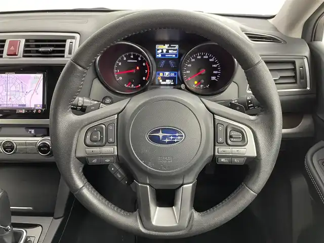 スバル アウトバック ベース 道央・札幌 2015(平27)年 7万km クリスタルブラックシリカ ・４WD/・社外メモリナビ（AVIC-RZ０９）/　CD/DVD/BT/フルセグ/・バックカメラ/・ビルトインETC/・アイサイト/・衝突軽減ブレーキ/・レーダークルーズコントロール/・レーンキープアシスト/・横滑り防止装置/・アイドリングストップ/・ヒルスタートアシスト/・X-MODE/・全席シートヒーター/・前席パワーシート/・運転席シートメモリー/・純正フロアマット/・LEDヘッドライト/・フォグライト（F/R）/・スマートキー/・プッシュスタート