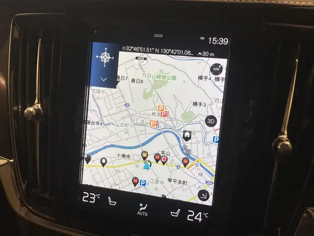 ボルボ Ｖ９０ クロスカントリー D4 AWD サマム 熊本県 2018(平30)年 8万km ガンＭ ・スマートキー/・プッシュスタート/・City Safety/・レーンキープエイド/・ロードサインインフォメーション/・ドライバーアラート/・ハイビームアシスト/・クロストラフィクアラート/・パーキングアシスト/・ブラインドスポットモニター/・クルーズコントロール(追従式)/・茶革シート/・前席パワーシート/・前席エアシート /・全席シートヒーター /・ハンドルヒーター/・純正メモリナビ/　【CD・Bluetooth・USB】/・harman/kardonサウンドシステム/・スマホ連携/　【AppleCarPlay・AndroidAuto】/・フルセグTV/・全方位カメラ/・ETC/・ドライブレコーダー(前後録画)/・GPSレーダー(AR-47LA)/・パワーバックドア/・LEDヘッドランプ/・純正マット/・保証書/取説