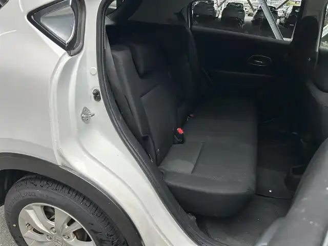 ホンダ ヴェゼル X 静岡県 2014(平26)年 14.2万km ホワイトオーキッドパール 純正ナビ、革巻きハンドル、LEDヘッドライト、純正フロアマット、純正アルミ、Bluetooth、HDDナビ