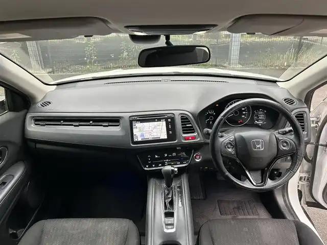 ホンダ ヴェゼル X 静岡県 2014(平26)年 14.2万km ホワイトオーキッドパール 純正ナビ、革巻きハンドル、LEDヘッドライト、純正フロアマット、純正アルミ、Bluetooth、HDDナビ