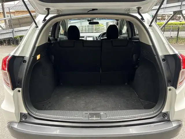 ホンダ ヴェゼル X 静岡県 2014(平26)年 14.2万km ホワイトオーキッドパール 純正ナビ、革巻きハンドル、LEDヘッドライト、純正フロアマット、純正アルミ、Bluetooth、HDDナビ