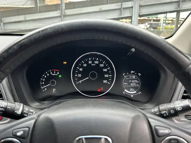 ホンダ ヴェゼル X 静岡県 2014(平26)年 14.2万km ホワイトオーキッドパール 純正ナビ、革巻きハンドル、LEDヘッドライト、純正フロアマット、純正アルミ、Bluetooth、HDDナビ