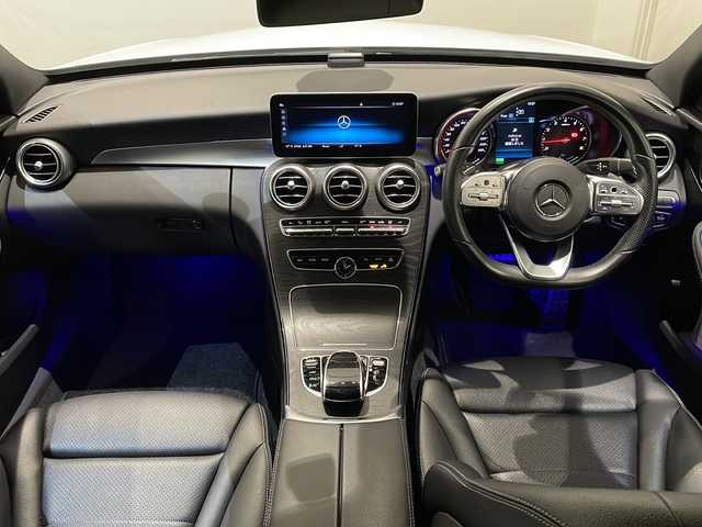 メルセデス・ベンツ Ｃ２００ 4マチック SW AVG AMGライン 新潟県 2019(平31)年 3万km ポーラホワイト アンビエントライト64色/レーダーセーフティパッケージ/・アクティブレーンキープアシスト/・アクティブブラインドスポットアシスト/・ステアリングパイロット/主要装備/AppleCarPlay/AndroidAuto/純正HDDナビ/・CD/DVD/・Bluetooth/・USB/・フルセグTV)/本革シート/シートヒーター/パワーバックドア/クルーズコントロール＆可変スピードリミッター/パーキングアシスト/バックカメラ/ETC