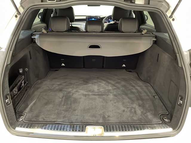 メルセデス・ベンツ Ｃ２００ 4マチック SW AVG AMGライン 新潟県 2019(平31)年 3万km ポーラホワイト アンビエントライト64色/レーダーセーフティパッケージ/・アクティブレーンキープアシスト/・アクティブブラインドスポットアシスト/・ステアリングパイロット/主要装備/AppleCarPlay/AndroidAuto/純正HDDナビ/・CD/DVD/・Bluetooth/・USB/・フルセグTV)/本革シート/シートヒーター/パワーバックドア/クルーズコントロール＆可変スピードリミッター/パーキングアシスト/バックカメラ/ETC