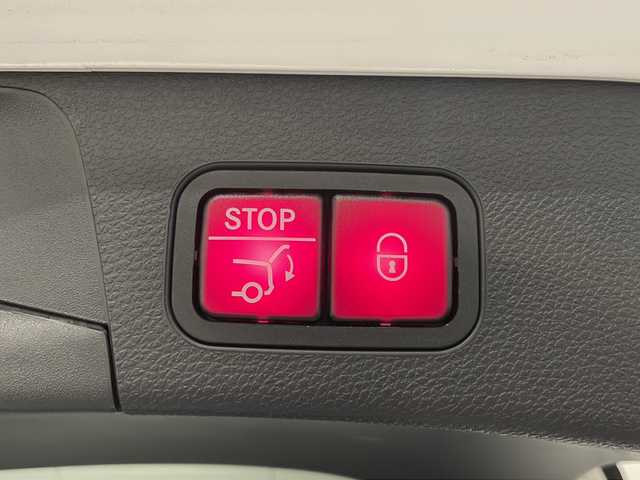 メルセデス・ベンツ Ｃ２００ 4マチック SW AVG AMGライン 新潟県 2019(平31)年 3万km ポーラホワイト アンビエントライト64色/レーダーセーフティパッケージ/・アクティブレーンキープアシスト/・アクティブブラインドスポットアシスト/・ステアリングパイロット/主要装備/AppleCarPlay/AndroidAuto/純正HDDナビ/・CD/DVD/・Bluetooth/・USB/・フルセグTV)/本革シート/シートヒーター/パワーバックドア/クルーズコントロール＆可変スピードリミッター/パーキングアシスト/バックカメラ/ETC