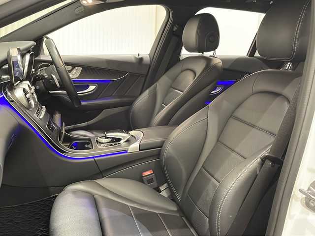 メルセデス・ベンツ Ｃ２００ 4マチック SW AVG AMGライン 新潟県 2019(平31)年 3万km ポーラホワイト アンビエントライト64色/レーダーセーフティパッケージ/・アクティブレーンキープアシスト/・アクティブブラインドスポットアシスト/・ステアリングパイロット/主要装備/AppleCarPlay/AndroidAuto/純正HDDナビ/・CD/DVD/・Bluetooth/・USB/・フルセグTV)/本革シート/シートヒーター/パワーバックドア/クルーズコントロール＆可変スピードリミッター/パーキングアシスト/バックカメラ/ETC
