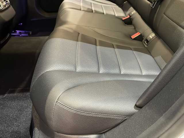 メルセデス・ベンツ Ｃ２００ 4マチック SW AVG AMGライン 新潟県 2019(平31)年 3万km ポーラホワイト アンビエントライト64色/レーダーセーフティパッケージ/・アクティブレーンキープアシスト/・アクティブブラインドスポットアシスト/・ステアリングパイロット/主要装備/AppleCarPlay/AndroidAuto/純正HDDナビ/・CD/DVD/・Bluetooth/・USB/・フルセグTV)/本革シート/シートヒーター/パワーバックドア/クルーズコントロール＆可変スピードリミッター/パーキングアシスト/バックカメラ/ETC