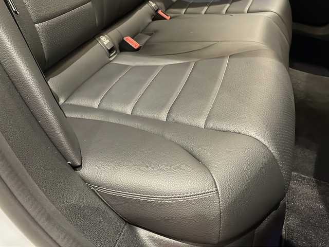 メルセデス・ベンツ Ｃ２００ 4マチック SW AVG AMGライン 新潟県 2019(平31)年 3万km ポーラホワイト アンビエントライト64色/レーダーセーフティパッケージ/・アクティブレーンキープアシスト/・アクティブブラインドスポットアシスト/・ステアリングパイロット/主要装備/AppleCarPlay/AndroidAuto/純正HDDナビ/・CD/DVD/・Bluetooth/・USB/・フルセグTV)/本革シート/シートヒーター/パワーバックドア/クルーズコントロール＆可変スピードリミッター/パーキングアシスト/バックカメラ/ETC