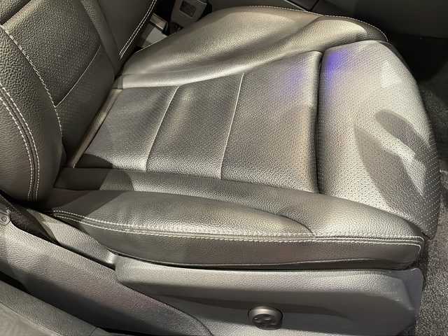 メルセデス・ベンツ Ｃ２００ 4マチック SW AVG AMGライン 新潟県 2019(平31)年 3万km ポーラホワイト アンビエントライト64色/レーダーセーフティパッケージ/・アクティブレーンキープアシスト/・アクティブブラインドスポットアシスト/・ステアリングパイロット/主要装備/AppleCarPlay/AndroidAuto/純正HDDナビ/・CD/DVD/・Bluetooth/・USB/・フルセグTV)/本革シート/シートヒーター/パワーバックドア/クルーズコントロール＆可変スピードリミッター/パーキングアシスト/バックカメラ/ETC