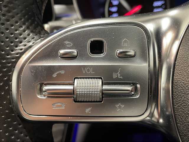 メルセデス・ベンツ Ｃ２００ 4マチック SW AVG AMGライン 新潟県 2019(平31)年 3万km ポーラホワイト アンビエントライト64色/レーダーセーフティパッケージ/・アクティブレーンキープアシスト/・アクティブブラインドスポットアシスト/・ステアリングパイロット/主要装備/AppleCarPlay/AndroidAuto/純正HDDナビ/・CD/DVD/・Bluetooth/・USB/・フルセグTV)/本革シート/シートヒーター/パワーバックドア/クルーズコントロール＆可変スピードリミッター/パーキングアシスト/バックカメラ/ETC