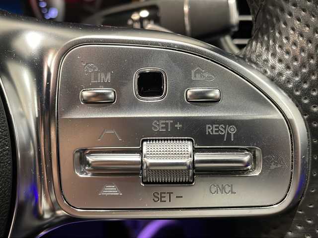 メルセデス・ベンツ Ｃ２００ 4マチック SW AVG AMGライン 新潟県 2019(平31)年 3万km ポーラホワイト アンビエントライト64色/レーダーセーフティパッケージ/・アクティブレーンキープアシスト/・アクティブブラインドスポットアシスト/・ステアリングパイロット/主要装備/AppleCarPlay/AndroidAuto/純正HDDナビ/・CD/DVD/・Bluetooth/・USB/・フルセグTV)/本革シート/シートヒーター/パワーバックドア/クルーズコントロール＆可変スピードリミッター/パーキングアシスト/バックカメラ/ETC