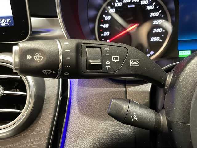 メルセデス・ベンツ Ｃ２００ 4マチック SW AVG AMGライン 新潟県 2019(平31)年 3万km ポーラホワイト アンビエントライト64色/レーダーセーフティパッケージ/・アクティブレーンキープアシスト/・アクティブブラインドスポットアシスト/・ステアリングパイロット/主要装備/AppleCarPlay/AndroidAuto/純正HDDナビ/・CD/DVD/・Bluetooth/・USB/・フルセグTV)/本革シート/シートヒーター/パワーバックドア/クルーズコントロール＆可変スピードリミッター/パーキングアシスト/バックカメラ/ETC