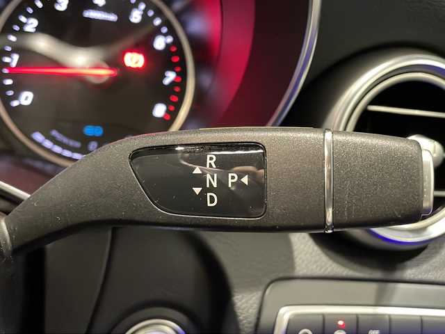 メルセデス・ベンツ Ｃ２００ 4マチック SW AVG AMGライン 新潟県 2019(平31)年 3万km ポーラホワイト アンビエントライト64色/レーダーセーフティパッケージ/・アクティブレーンキープアシスト/・アクティブブラインドスポットアシスト/・ステアリングパイロット/主要装備/AppleCarPlay/AndroidAuto/純正HDDナビ/・CD/DVD/・Bluetooth/・USB/・フルセグTV)/本革シート/シートヒーター/パワーバックドア/クルーズコントロール＆可変スピードリミッター/パーキングアシスト/バックカメラ/ETC