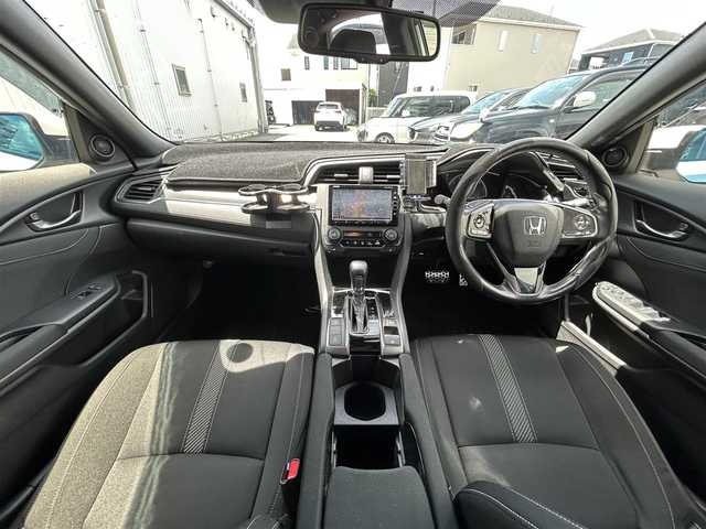 ホンダ シビック ハッチバック 静岡県 2019(平31)年 4.6万km ホワイトオーキッドパール ユーザー買取車両/純正SDナビ（VXM-194VFi）/【FM/AM/BT/CD/DVD/地デジTV】/純正LEDライト/純正18インチAW/クルーズコントロール/エンジンスタートボタン/バックカメラ/ドライブレコーダー（前後）/ETC/純正フロアマット/横滑り防止装置/レーンアシスト/コーナーセンサー/衝撃被害軽減システム/MTモード付AT/スタットレスタイヤ×4/シートヒーター/アイドリングストップ