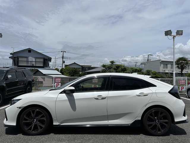 ホンダ シビック ハッチバック 静岡県 2019(平31)年 4.6万km ホワイトオーキッドパール ユーザー買取車両/純正SDナビ（VXM-194VFi）/【FM/AM/BT/CD/DVD/地デジTV】/純正LEDライト/純正18インチAW/クルーズコントロール/エンジンスタートボタン/バックカメラ/ドライブレコーダー（前後）/ETC/純正フロアマット/横滑り防止装置/レーンアシスト/コーナーセンサー/衝撃被害軽減システム/MTモード付AT/スタットレスタイヤ×4/シートヒーター/アイドリングストップ