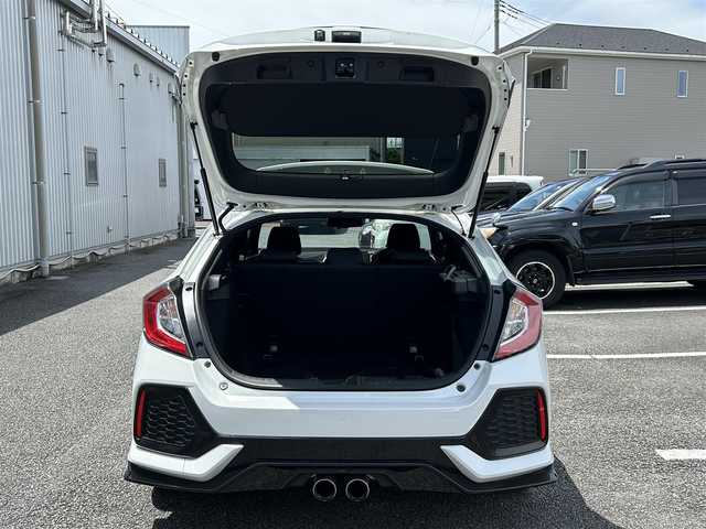 ホンダ シビック ハッチバック 静岡県 2019(平31)年 4.6万km ホワイトオーキッドパール ユーザー買取車両/純正SDナビ（VXM-194VFi）/【FM/AM/BT/CD/DVD/地デジTV】/純正LEDライト/純正18インチAW/クルーズコントロール/エンジンスタートボタン/バックカメラ/ドライブレコーダー（前後）/ETC/純正フロアマット/横滑り防止装置/レーンアシスト/コーナーセンサー/衝撃被害軽減システム/MTモード付AT/スタットレスタイヤ×4/シートヒーター/アイドリングストップ